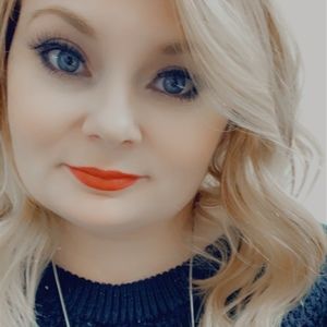 Meet your Posher, Leslie